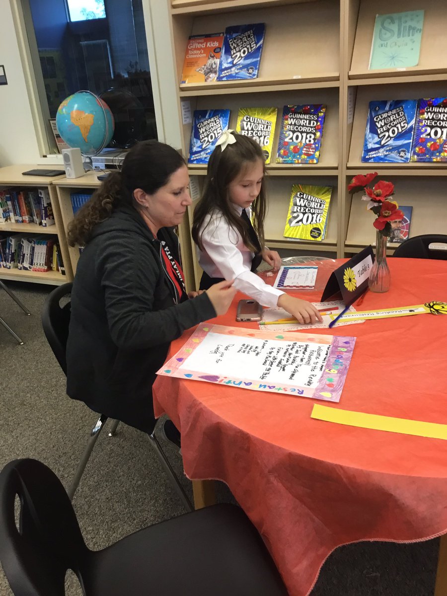 summerjoy57's tweet photo. I will be your server today!#teachimlay https://t.co/9MzNaxfTEx