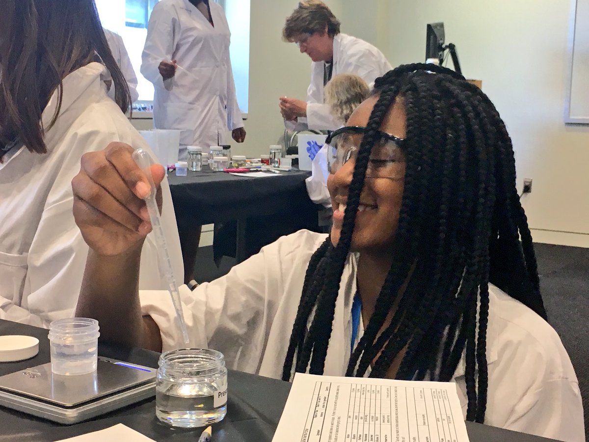 green4girls's tweet photo. Peeking into the coolest #g4gDayCincinnati #STEM workshops! #Coding #DNA #HurricaneEngineering #Camera #NanoTechnology #ChemistryOfLotions #Neuroscience #CandyPhysics #ChemistryOfIceCream #Polymers #Rollercoasters https://t.co/b9MXkoac75