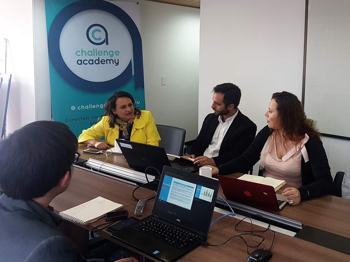 LinkYou_Project's tweet image. 👨‍💻👩‍💻🇨🇴️ Compartimos fotos de la capacitación del #ProyectoLinkYou en la @UniJaveriana, Bogotá #Colombia, a cargo de los coordinadores del proyecto del @ISCTEIUL ///
We share photos of the training of #LinkYouProject at @UniJaveriana, in charge of the #ISCTEIUL