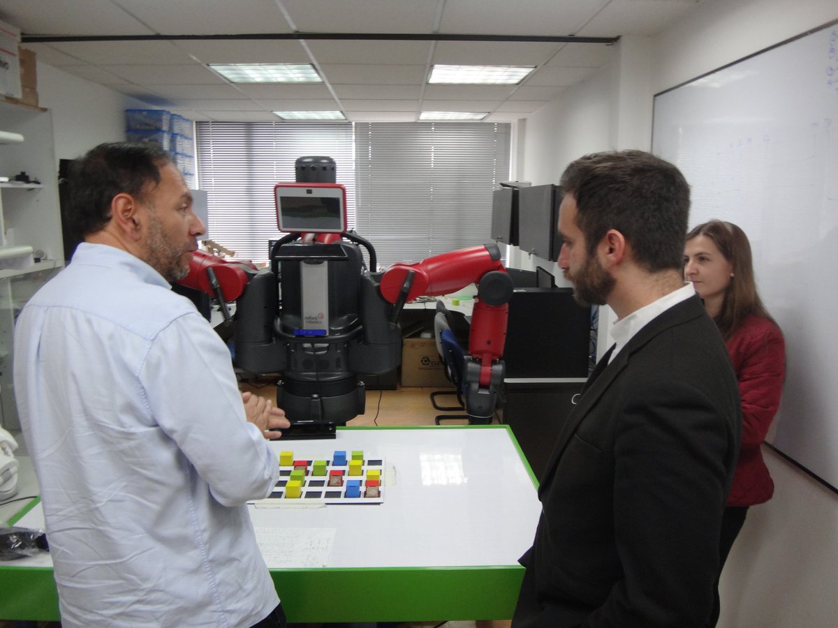 LinkYou_Project's tweet image. 👨‍💻👩‍💻🇨🇴️ Compartimos fotos de la capacitación del #ProyectoLinkYou en la @UniJaveriana, Bogotá #Colombia, a cargo de los coordinadores del proyecto del @ISCTEIUL ///
We share photos of the training of #LinkYouProject at @UniJaveriana, in charge of the #ISCTEIUL