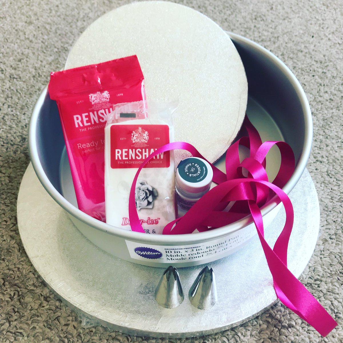 mccupcakedorset's tweet image. Excellent @hobbycrafthq run this morning, all prepped and ready to go for next weekends wedding cake order! Let’s get baking and flower modelling! #renshaw #hobbycraftbournemouth #raspberrypink #nakedcakes #needstocooldowninmykitchen #cakesofinstagram #weddingcakes #dorsetwedding