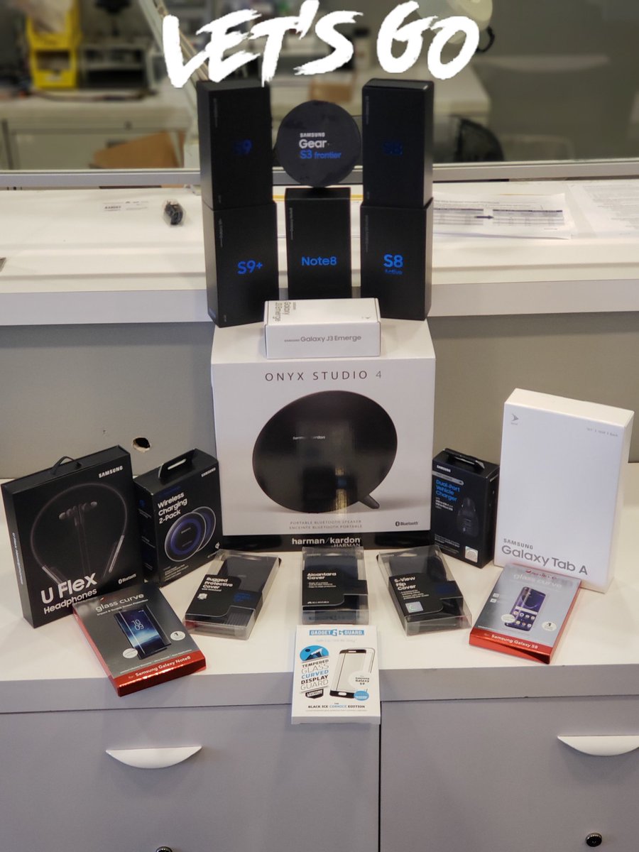 SprintStore399's tweet photo. We have all of your favorite mobile samsung products right here in our store @SprintStore399 come experience the brand new s9 and see why everyone is talking about their camera quality and fastest processor. Or the note 8 with the SPen @allm8ty1 #FortMyers https://t.co/TgHwI5Bkgw https://t.co/UHcN1DFglv