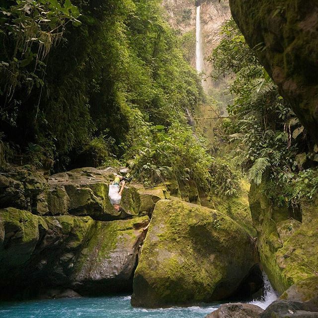 DivingPlaces's tweet photo. Regrann from @de_ride_photography -  Mágico es nuestro país y esos rincones que esconden por todo lado.

Una hermosa poza color celeste en el medio de la jungla con una enorme catarata de fondo que termina de crear un paisaje único, si a eso le sumamos a… https://t.co/BMFEoj8yRq https://t.co/TxHN1SwgqV