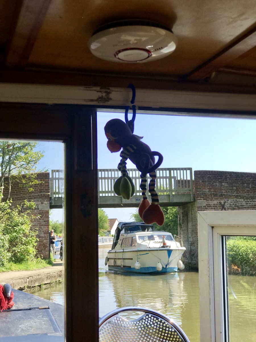 Our crew have been out today offering the free Home Fire Risk Check service to residents of the local waterways in preparation for Boat Safety Week, 28th May - 3rd June 2018.
Please make sure you have working Smoke, and Carbon Monoxide alarms on board.
@Bucksfire