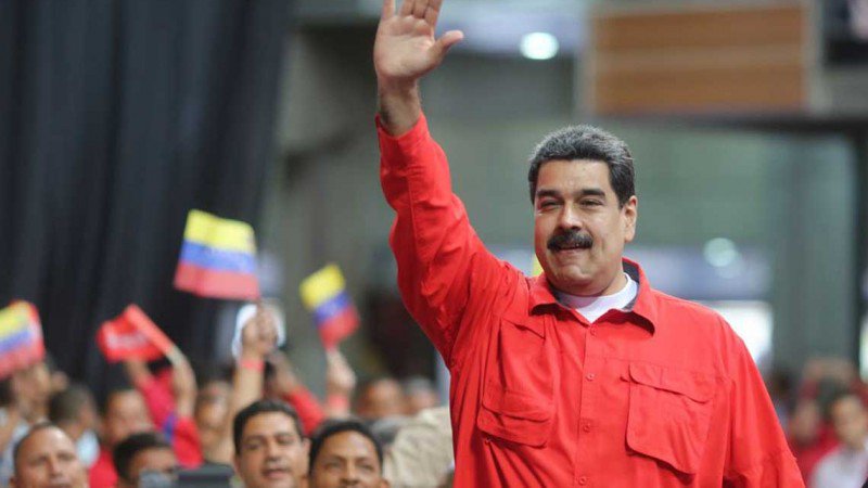 ConElMazoDando's tweet photo. Maduro: Estoy pensando en darles un regalo a todo aquel que vaya a votar https://t.co/CMUtt8b2oX https://t.co/Jrc9ONmziX