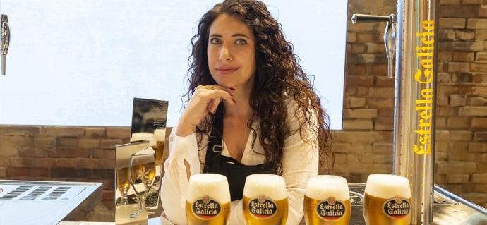 informacion_es's tweet photo. Una joven de #Orihuela, la que mejor sabe tirar una caña de cerveza en toda España  https://t.co/935P2tHyK3 https://t.co/lCwYRkb0Hk