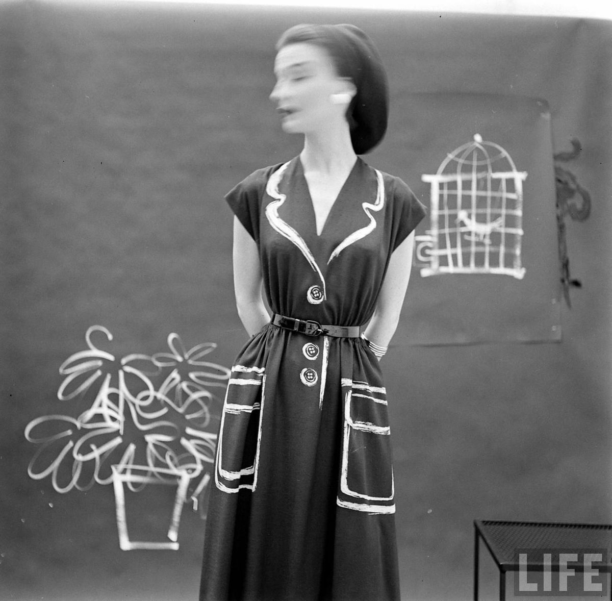 umetnicazivota's tweet photo. bring back #Hermès painted dresses (1952.) 👌🤩 https://t.co/FvA3aoHo6z