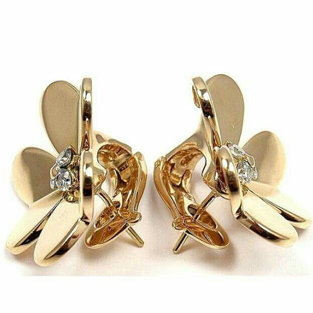 You can find amazing jewelries here, add shines to your day and grab our amazing items, inquiry us here.