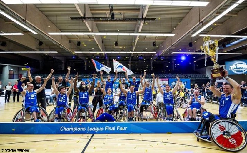 tuevnord's tweet photo. #ChampionsLeague #Sieger: die @RSBbulls holen nach der #DeutschenMeisterschaft im #Rollstuhlbasketball auch noch den Champions League Titel. Herzlichen Glückwunsch und weiter so! ;) #thuringiabulls #championsleaguesieger https://t.co/2b8lc92UCN