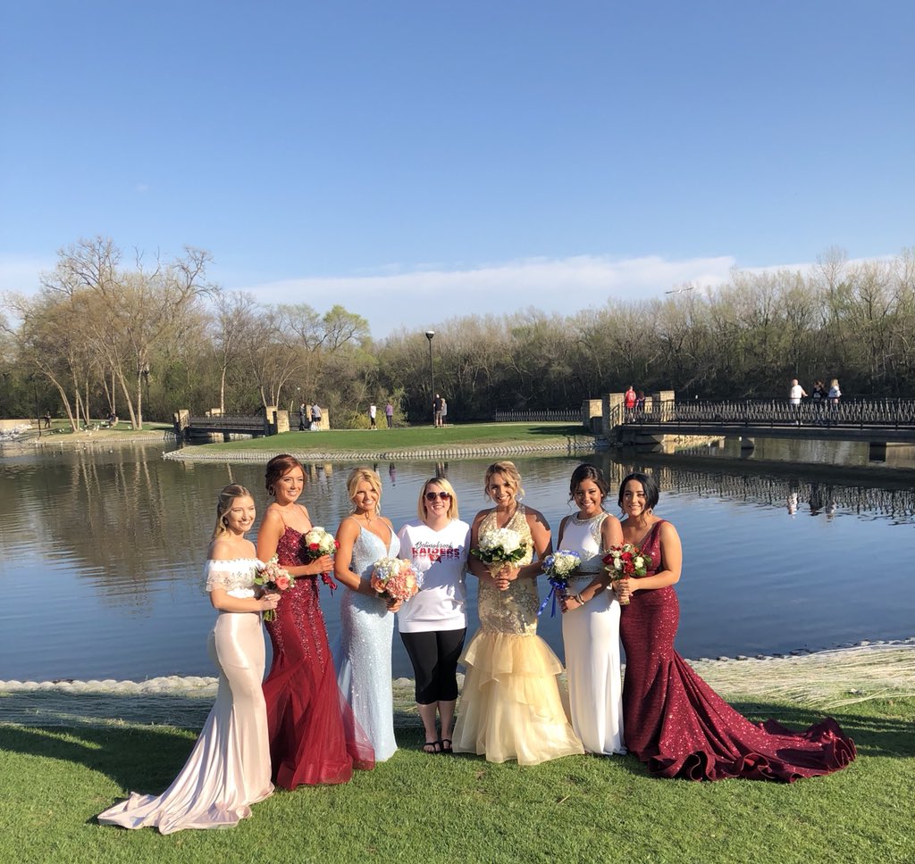 OakLawnCheer's tweet photo. I have to brag, our girls looked phenomenal at prom https://t.co/ScpNe01tCd