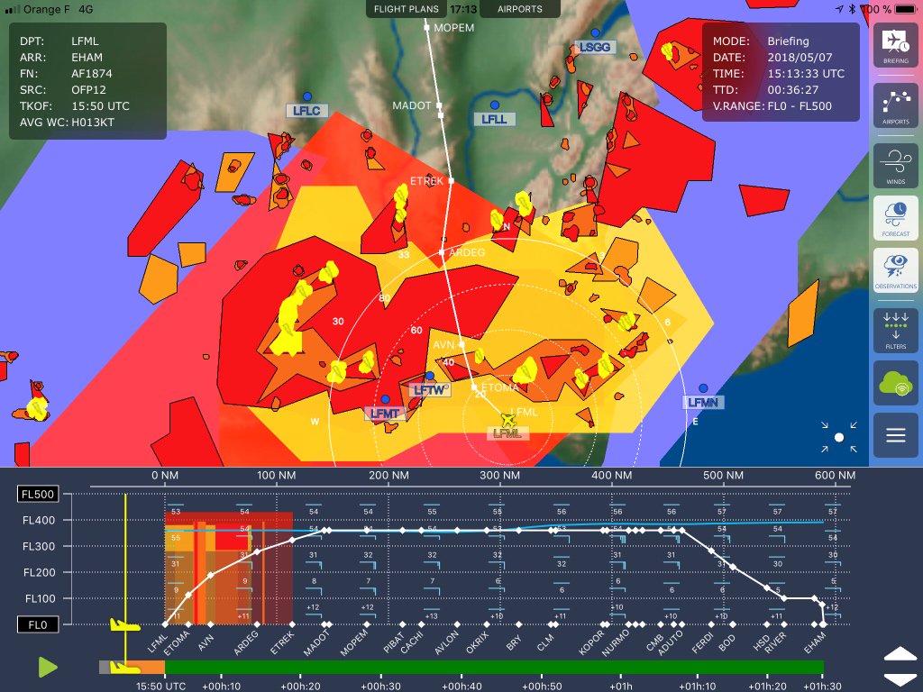 zepyaf's tweet image. “Quelques turbulences sont possibles après décollage” - PNC assis, attachés 😇 #AF1874