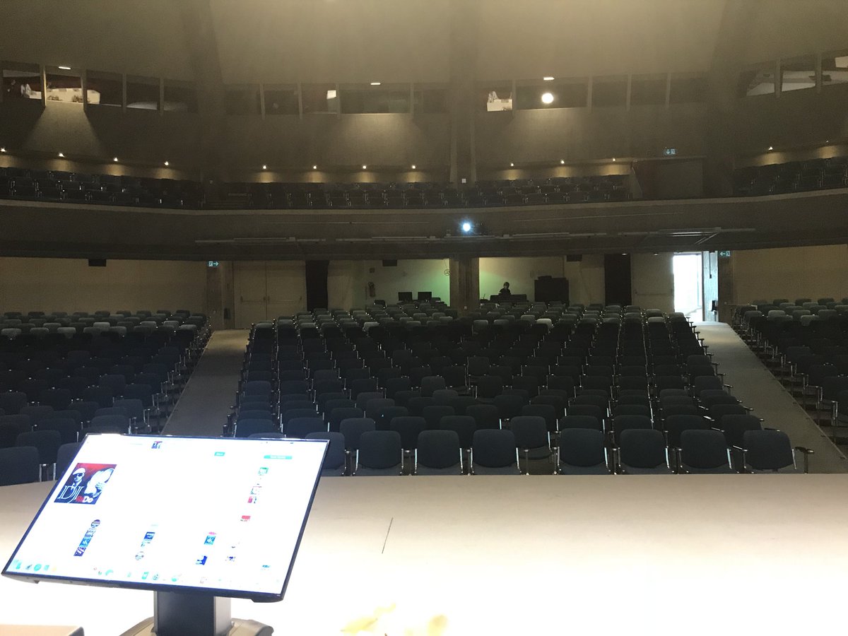 maxibmaxib's tweet photo. Palazzo dei Congressi visto dal palco. #lugano #stasera #maxib #michaelcasanova #bluesbrothersradio3i https://t.co/0Latk2Sdlm
