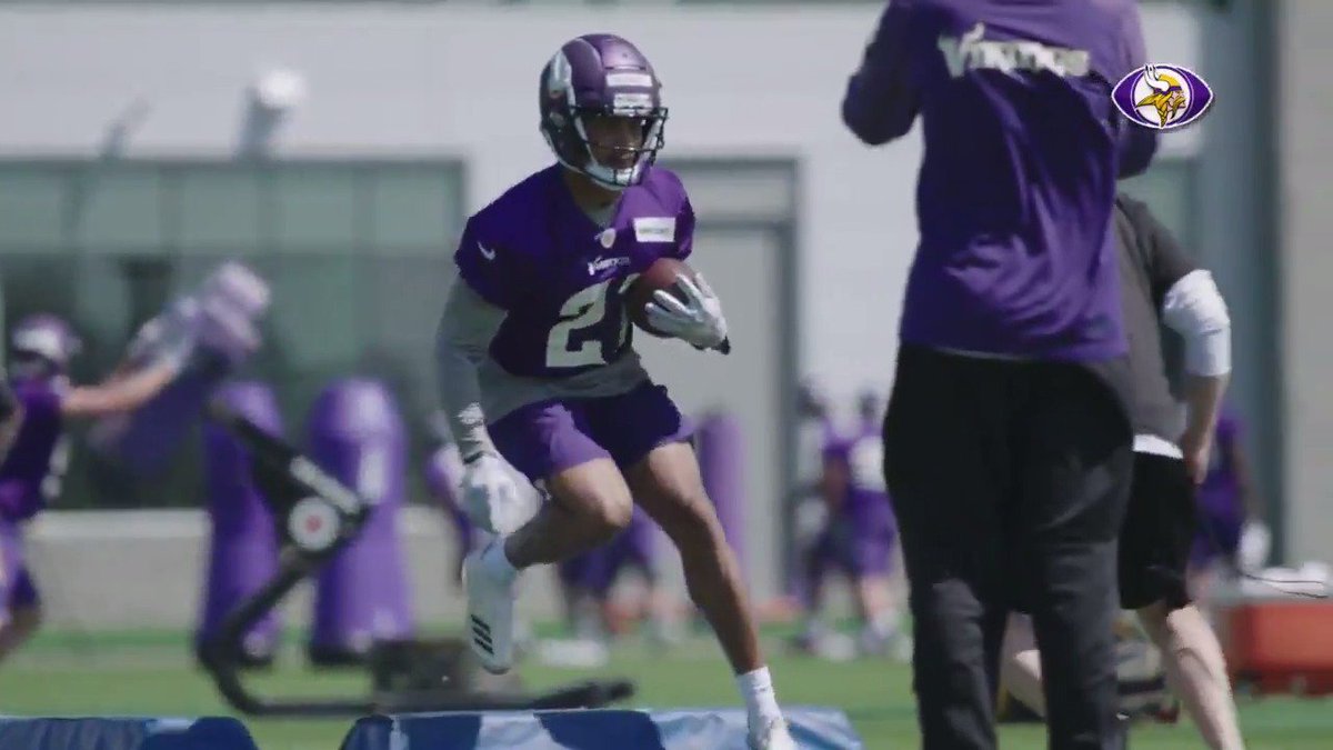 .@_bigmikee1 doing big things at rookie #minnecamp. https://t.co/yjTnk43B8U