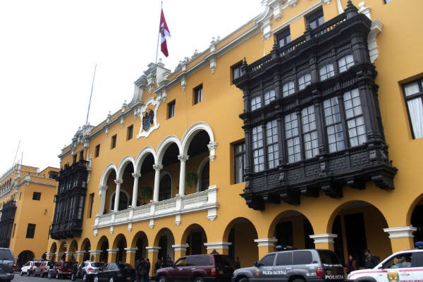 ExpresoPeru's tweet photo. Lima: Conoce a los nuevos candidatos al sillón municipal. ►https://t.co/X8XT5krI9P https://t.co/iTA3NUUtuN