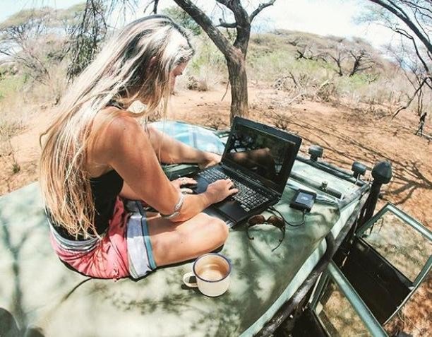 Filmtools's tweet image. Simplify your setup with @glyphtech #EditingOnTheGo 
Photo from @healthyhappywild