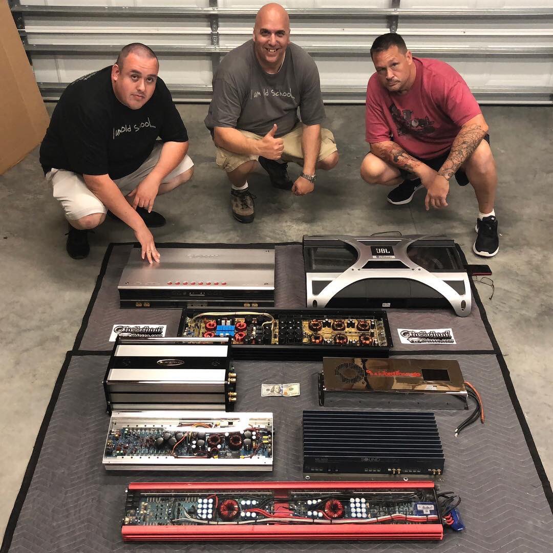 oldschoolstereo's tweet photo. #MonsterAmpMonday is here!! Hanging with @Hifivega and JDR. Which one is your favorite? Amps, not dudes 😬 https://t.co/SruEEKjnPU
