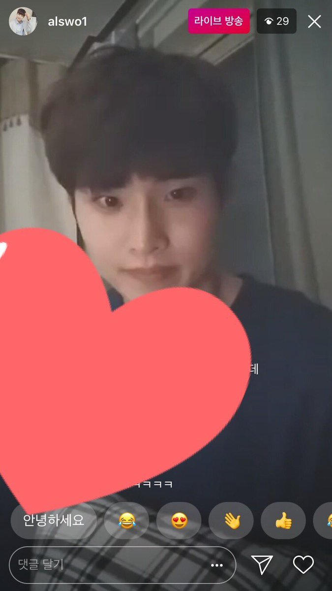 alswosugar's tweet photo. 일 있어서 못보고 ���쳐만 땄는데 오늘 넘 귀여운거 아니냐,,, ㅠㅠ 왜 저장 없는거야ㅜㅜㅜ😭 #이민재 #이민재배우 https://t.co/Rp0XDmK9nR