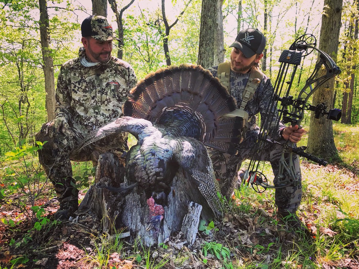 TheOutdoorsChef's tweet photo. Magnificent Tom in the hills West Virginia! #WildTurkey @BowtechArchery #bowtechrealm @SitkaGear @VortexOptics @WaspArchery #jackhammer @theoutdoorschef #jeremystarks @DecotaCollins https://t.co/hEgniVCoXm