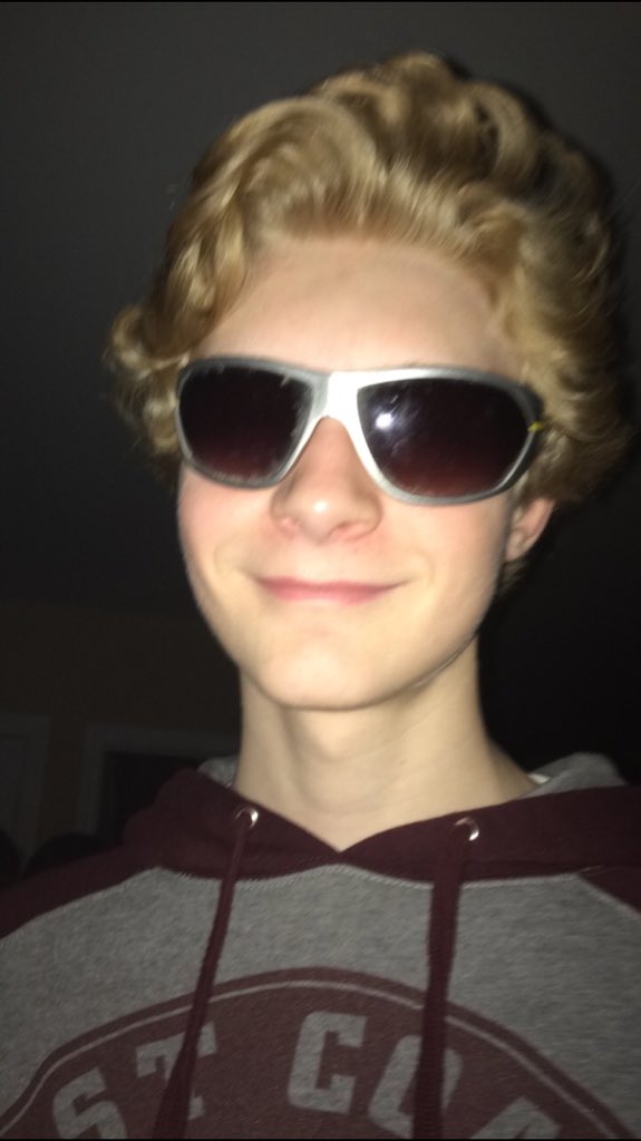 3v3Sluggers's tweet photo. First up for our player profiles, we got carter gates. you might not be able to see his eyebrows but you’ll defiantly be able to see him on the ice this weekend #chucksroadhouse https://t.co/hh4CTBsqW5