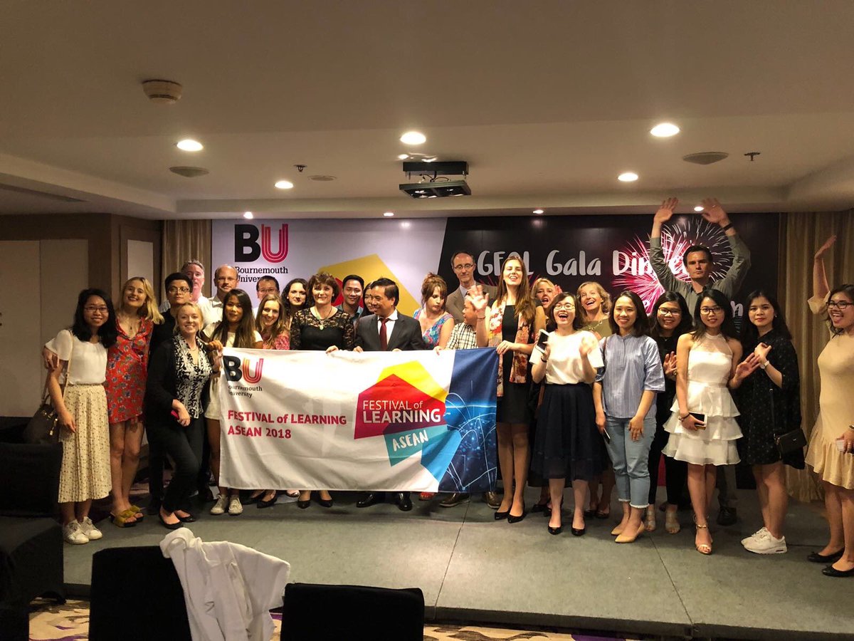 ASEAN_BUzz's tweet photo. Great to meet &amp; engage with so many @bournemouthuni alumni tonight here in #Hanoi - catch-up with old friends, walking down memory lane, enjoying great Vietnamese music performances and food. #BUproud Looking forward to see you again soon! @BmthUniAlumni #GlobalFoL18 @GlobalBU https://t.co/7DQKHxVY93