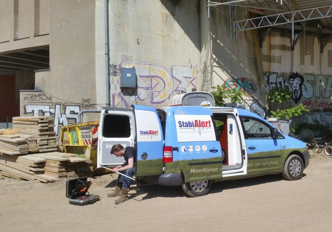 StabiAlert's tweet image. This week we are in #Berlin for a complex #deformation #monitoring project on a railway bridge crossing a big canal. Sensors will stay on for a minimum period of six months to be able to monitor natural behavior and possible subsidence.