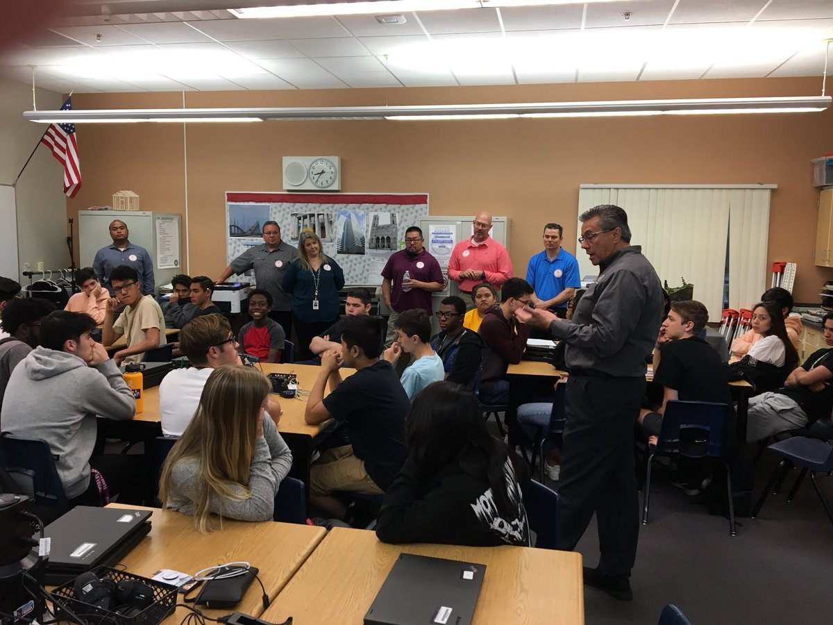 romzek54's tweet photo. Thank you @SWGas for presenting all the opportunities that are available for our engineering and construction students. @NwctaHawks @CTEinCCSD @NevadaACTE https://t.co/Kw4YglKSOM
