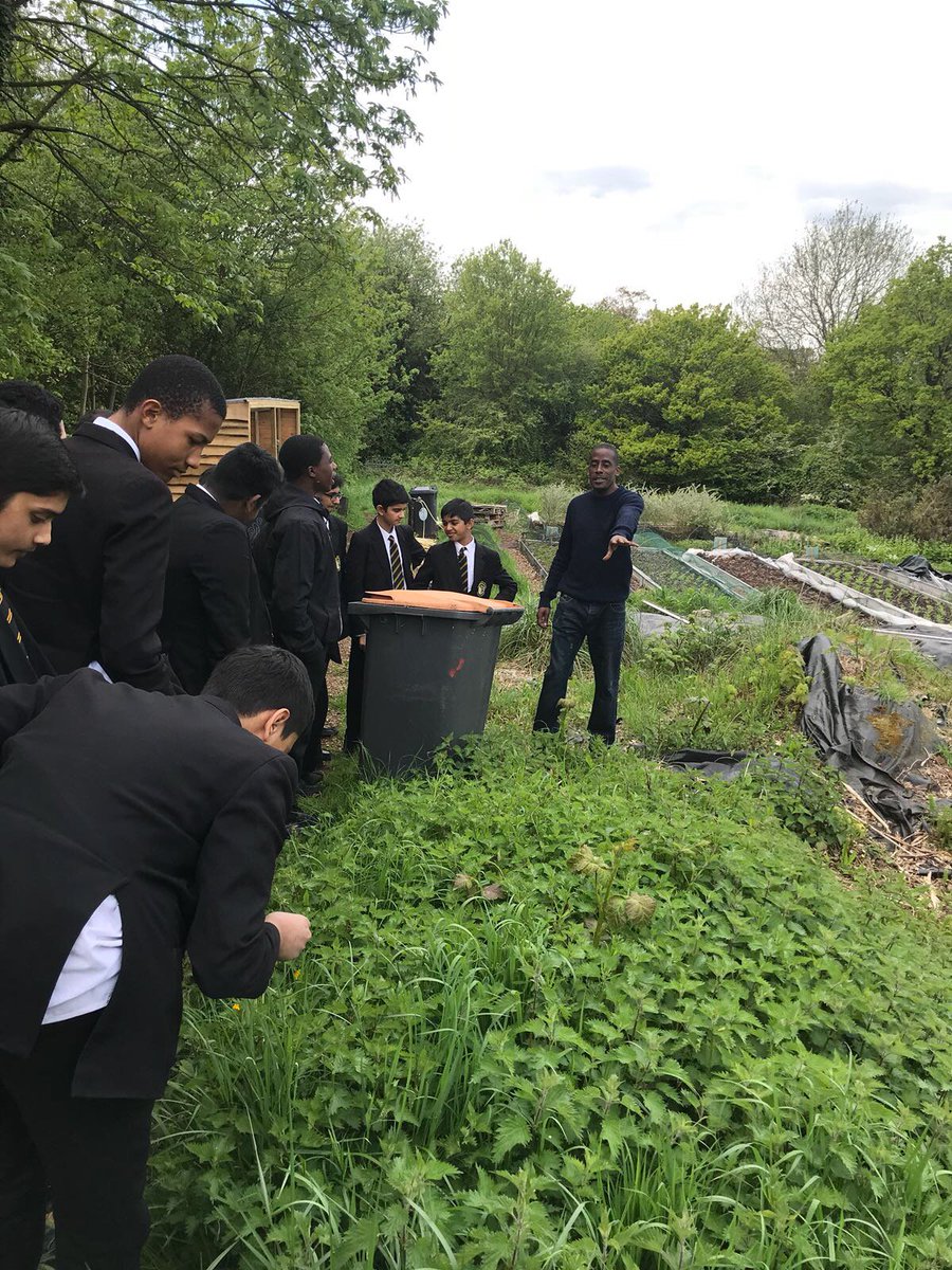 Norlington6form's tweet photo. More from our Y9s visit to @organiclea as part of the Know your Onions project. https://t.co/wlwYHcbadV