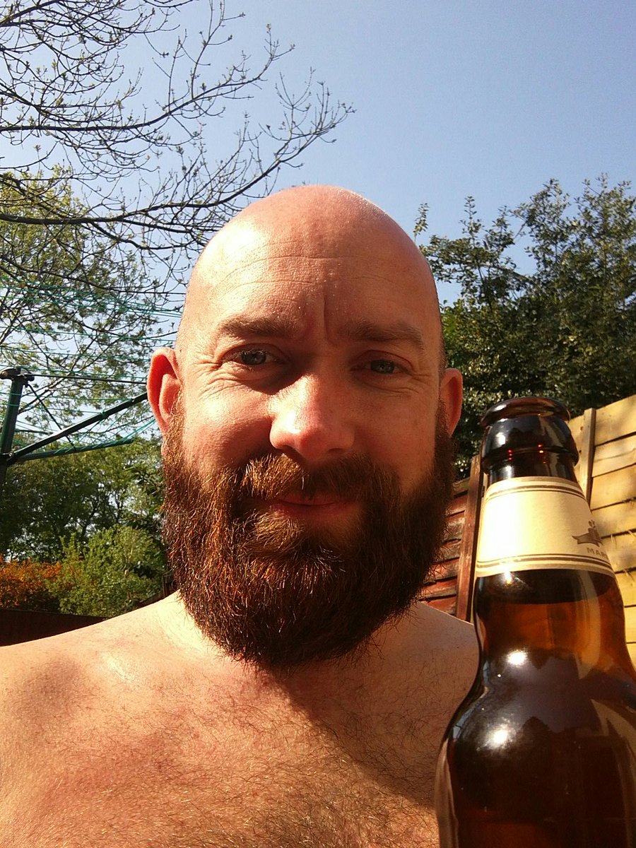 mrmiddle09's tweet photo. Finally in the sun on a bank holiday #someofuswork ๐บ๐บ https://t.co/6ieb2QF2DU