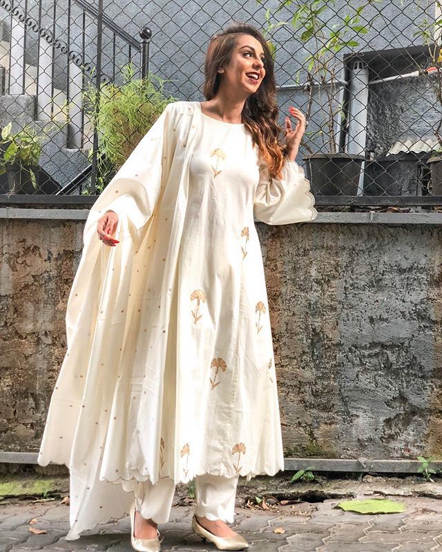 AanamC's tweet photo. Summer has always been my favourite season! ☀️ And for me, summer dressing means adopting different methods of expressing the fun, easy vibe that the season brings in. While I am someone who loves all my western outfits, you've also seen my #WhatWhen… https://t.co/j8RlNlWqua https://t.co/WVNI656b5r
