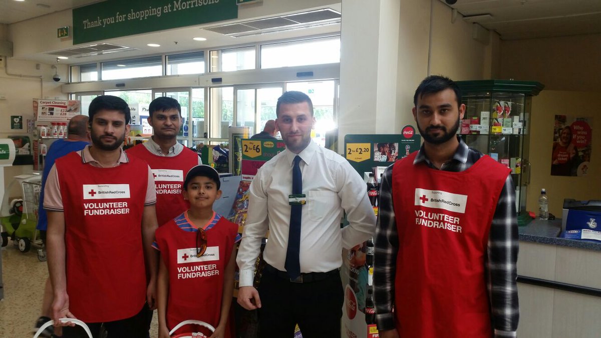 AmyaSalford's tweet photo. This #BankHolidayMonday Muslim youth from #Salford raised vital funds for @BritishRedCross solidarity fund in memory of the 22 @ManchesterArena victims @amya_humanity @ukmuslimyouth @salfordnews @salfordstar09 @Morrisons https://t.co/CN3nSTZXha