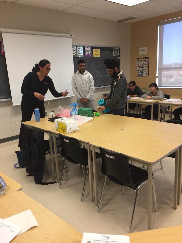MmeGillan's tweet photo. Gros merci à @Belyseecollen for coming to speak to #FSF4U0 @MississaugaSS about using French in Food Science & Sales #TasteTest #ChickenSmoothie https://t.co/hZXSax02ky