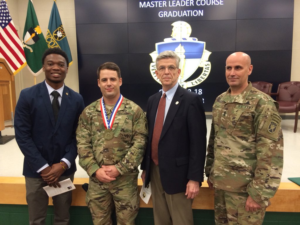 Gett_bucketss's tweet photo. Honored to have been given opportunity to be around these men, takes something special to do what they do for our county🇺🇸. Thank you to the Lafayette Society for inviting me. https://t.co/SqDneuutFt