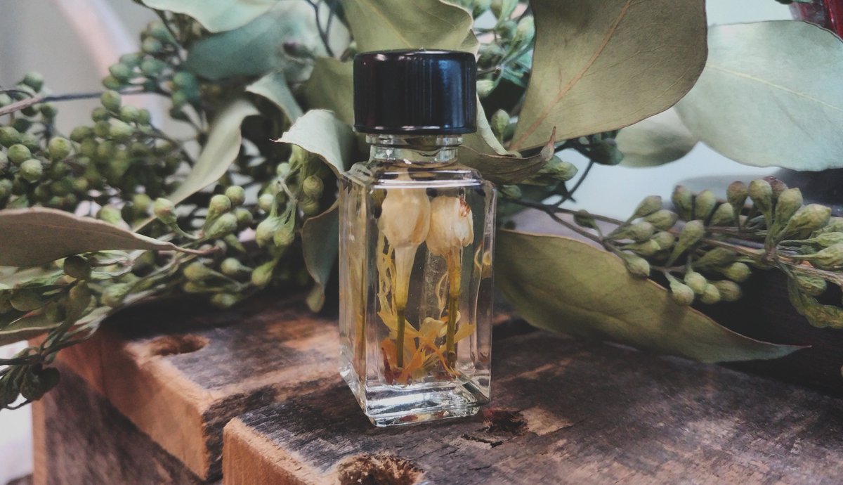 Ostara is a soft botanical perfume created using perfume oils and dried herbs. yatesapothecary.com/shop/ostara-bo…