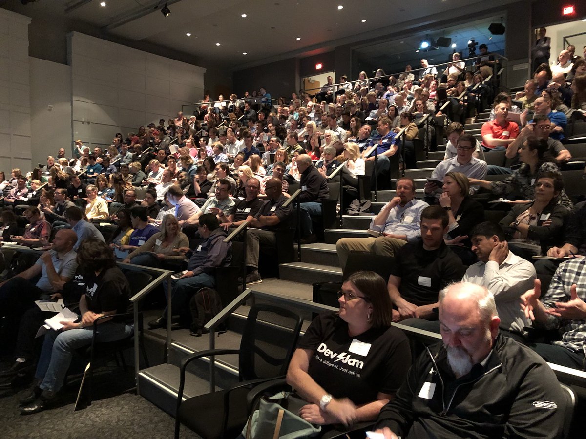 AnneSteiner7's tweet photo. Awesome crowd at #prodcont18!! You guys are the best. https://t.co/eQ48Ty99KD