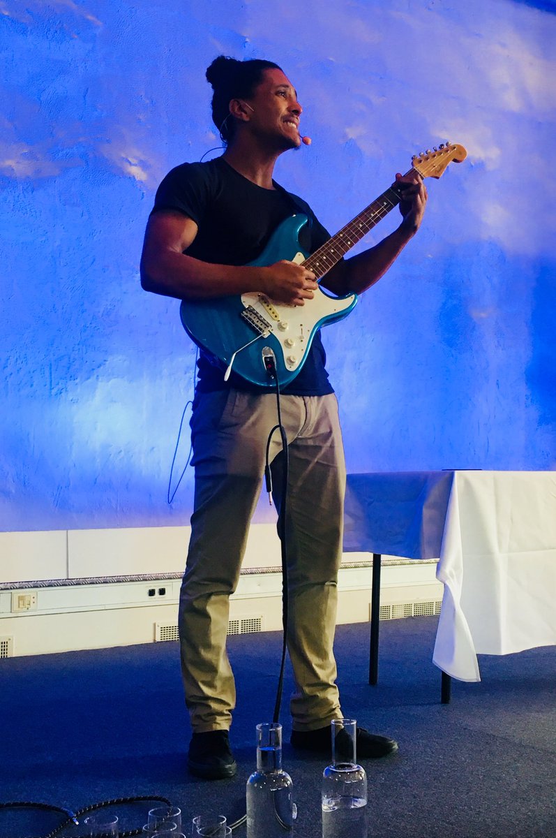 HeddaInSA's tweet photo. Tech for @SIPRIorg gala - we found the semi acoustic guitar &amp; the machine gun we needed (love theatre...)  😅🙏 @UlrichaJohnson @UlrikaHolmgaard @KulturhusetSth - now watching the fabulous @Daniel_voila rehearsing... #MediaArtPeace https://t.co/fMoZjwtlGe