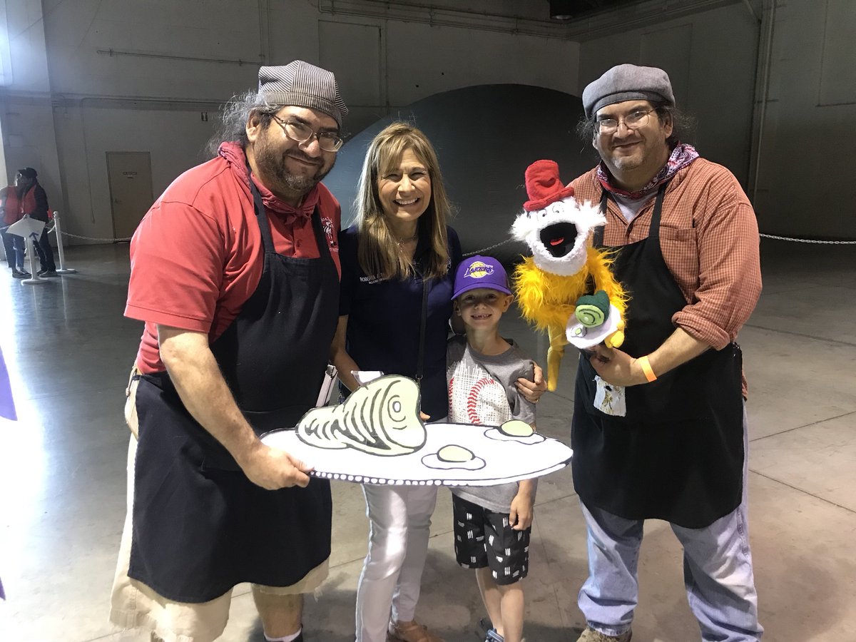 PhiladelphPUSD's tweet photo. Lots of fun at the #learningexpo ! Can’t wait for next year!!! #proudtobepusd @PomonaUnified https://t.co/msaMcoDuVh