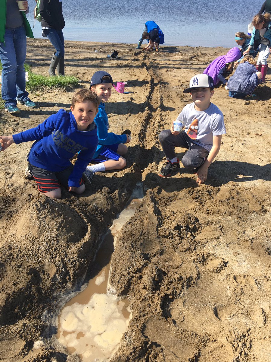 2ndGradeStars11's tweet photo. Fun exploring erosion at Independence Lake. #dreadstrong https://t.co/2LGLqKNCEb