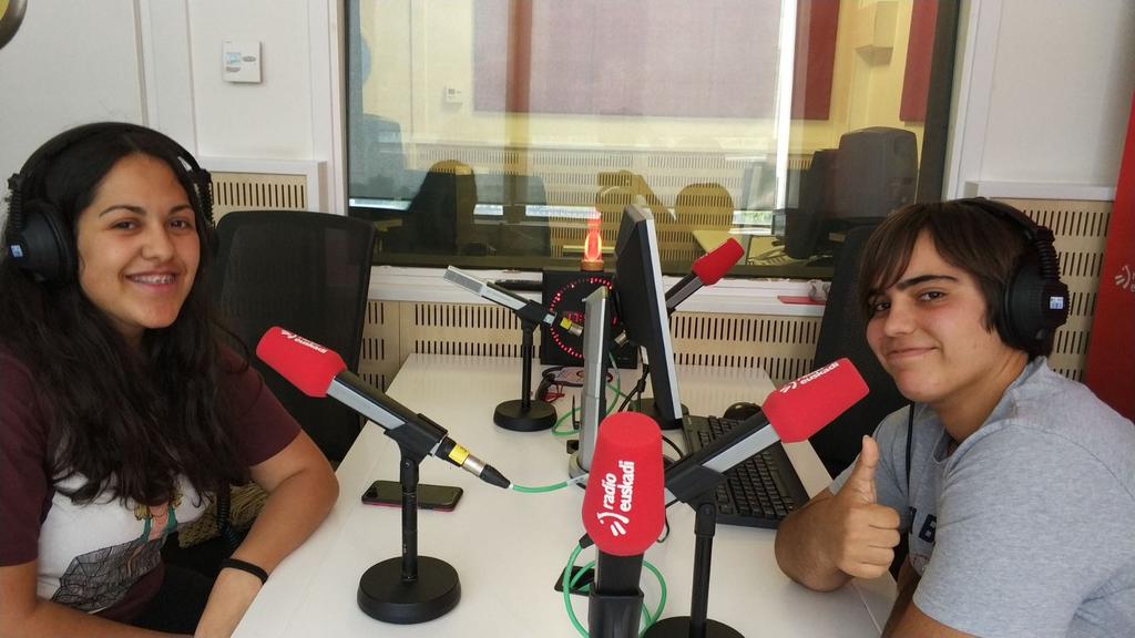 AlbertoIbarzab3's tweet photo. ORE_neskak "graffiti-radioeuskadi"......oaintxe!! https://t.co/b2FAsoA2mv