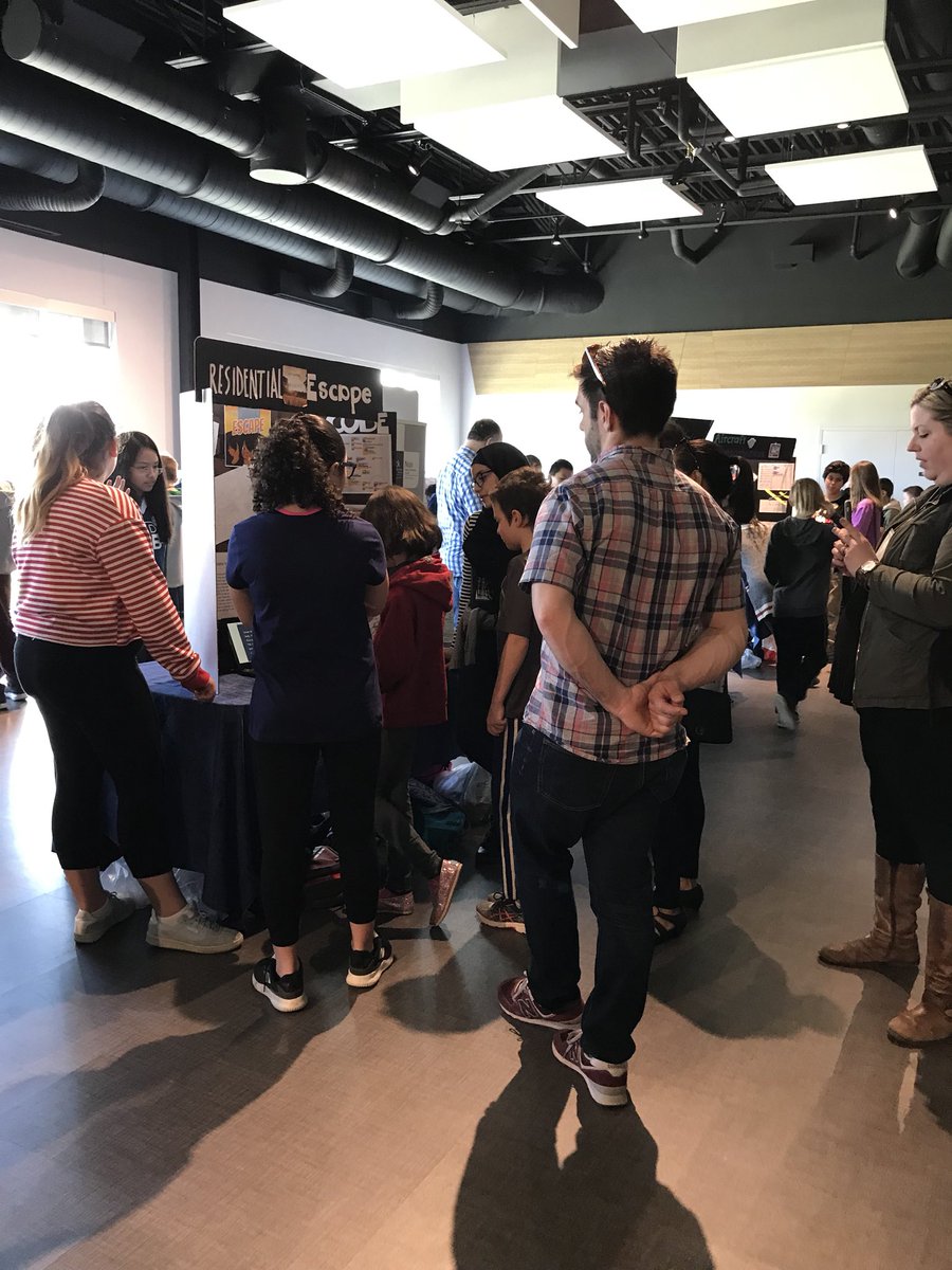 adrianaporcari's tweet image. The excitement in this room is electrifying #CodingQuest @TLPCanada @Stbernardottawa