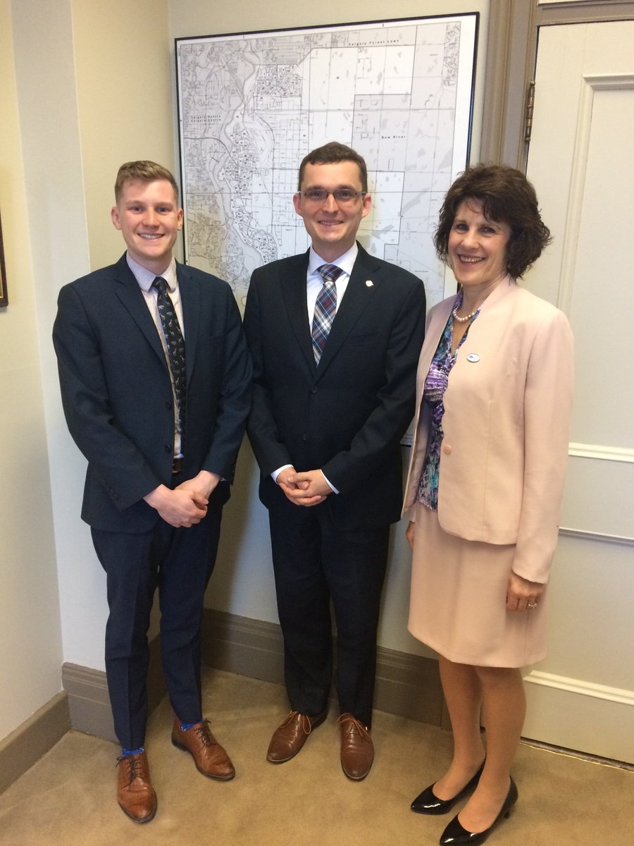 L-R: Thomas Simpson from CNIB, MP Tom Kmiec and Executive Director of the Canadian Association of Optometrists, Laurie Clement pose for a photo