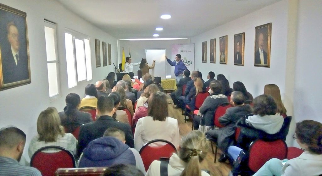 SecTurismoBoy's tweet photo. Con el taller: 'Laberinto del Reencuentro'; #Fibas Jardín del Desierto de #VillaDeLeyva, reviven y recuerdan la experiencia de mejorar la actitud con la vida y la espiritualidad en los destinos naturales. @GobBoyaca @CasadeBoyaca https://t.co/wgOm7z5B3j