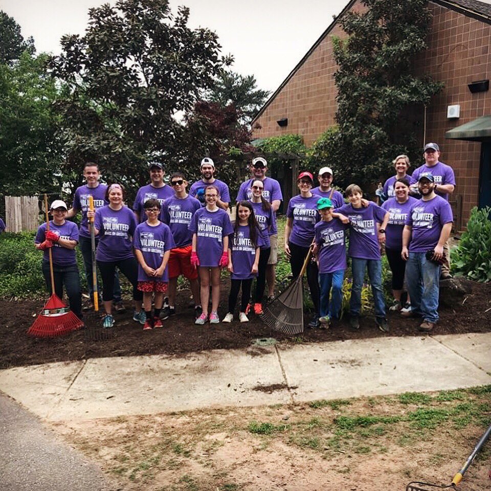 vantage_point's tweet photo. From digging a fossil pit to mulching a dinosaur enclosure, #HOGDay2018 was a sweaty success @RoperMountain! #yeahTHATgreenville https://t.co/NChuOVi06P
