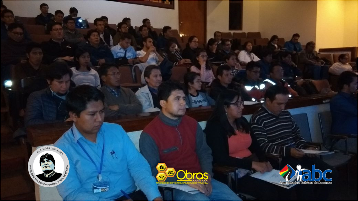 Con la presencia del Ministro de Obras Públicas, @miltonclarosh, el presidente de ABC Marcos Loayza inaugura el Seminario Tecnologías Innovadoras para Pavimentos de Larga Duración. Participan estudiantes, ingenieros civiles y el profesor Jeffery Roesler especialista en pavimentos