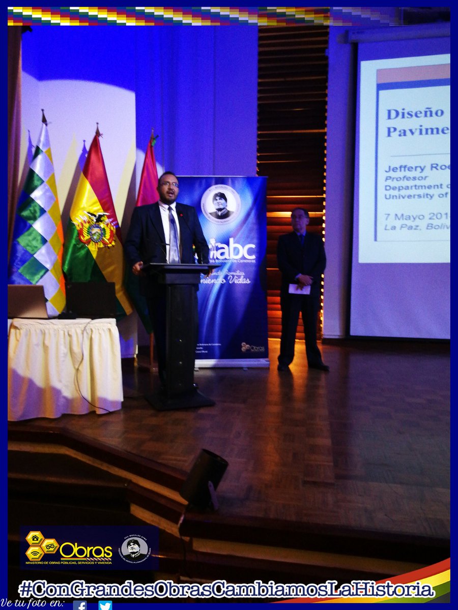 #Ahora El ministro @miltonclarosh a tiempo de dar inicio al Curso de Pavimento Rígido destacó la iniciativa de generar éste tipo de talleres en beneficio de nuestra población. "Se debe afianzar el conocimiento en base a nuestras experiencias". #ConGrandesObrasCambiamosLaHistoria