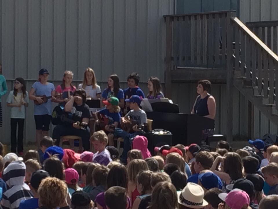 A wonderful turnout for Music Monday, wonderful performances and a great big thank you to Mrs. Appleyard for putting this altogether! #musicinthepark #celebratemusic #celebraterocky #musicmonday #wrsd #LochearnRocks