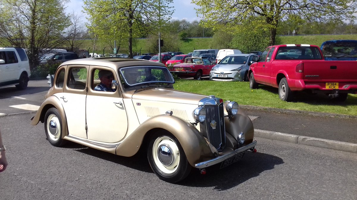 TheMGLifestyle's tweet photo. #Rochdale Classic Car Show #Ellenroad #Milnrow @MGCarClub @TheMGOwnersClub https://t.co/onWCnclgBU
