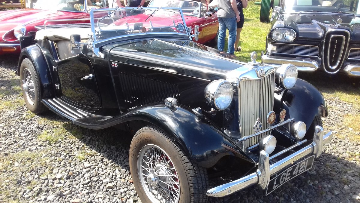 TheMGLifestyle's tweet photo. #Rochdale Classic Car Show #Ellenroad #Milnrow @MGCarClub @TheMGOwnersClub https://t.co/onWCnclgBU