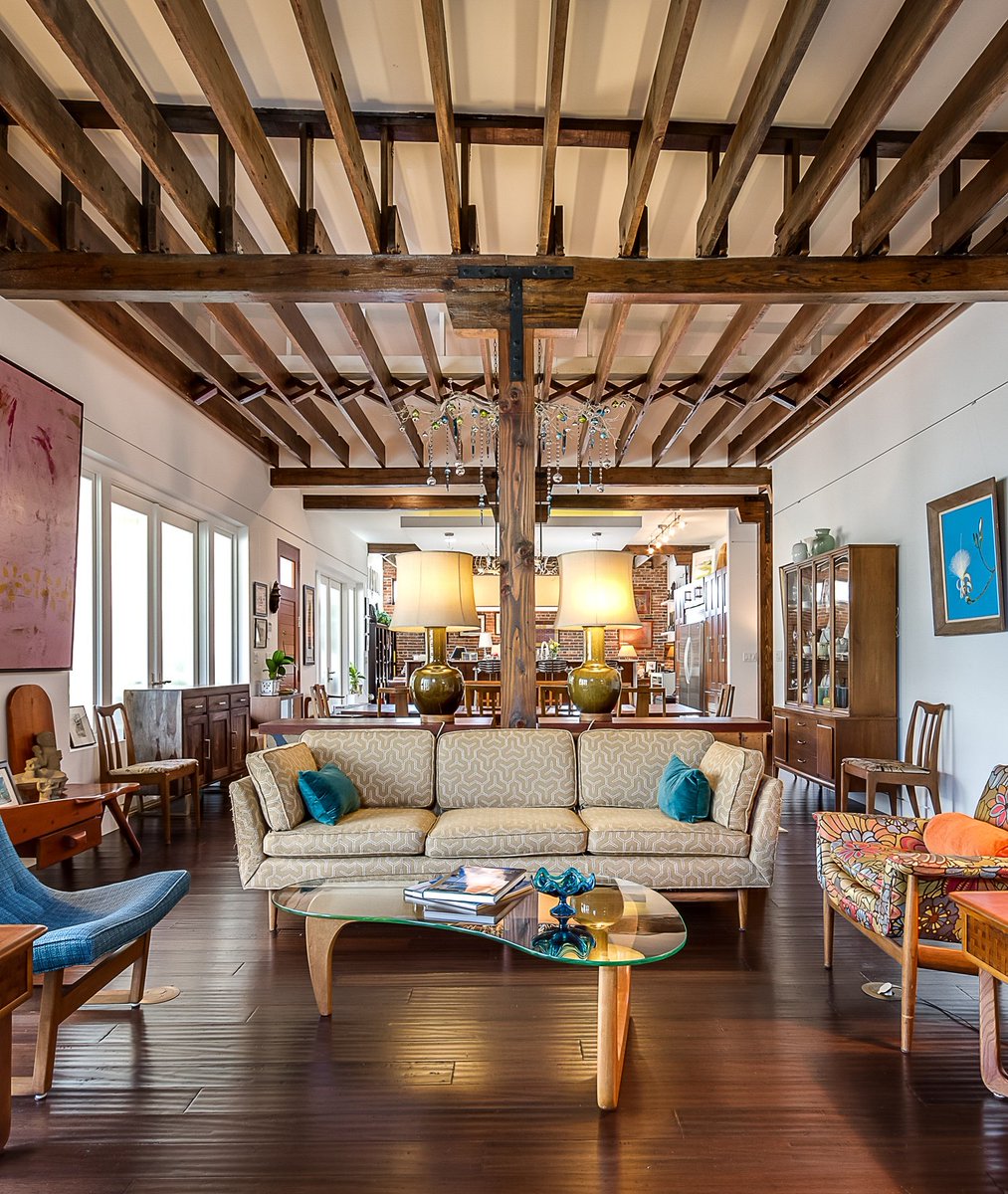 SPARJax's tweet image. This STUNNING home is unlike any you&apos;ve ever seen before. Originally a candy shop in 1928, it&apos;s been transformed! See this &amp;amp; other beautiful properties at the Historic Springfield Tour of Homes on May 19 &amp;amp; 20! Buy your *discounted* early bird tix now at springfieldtour.com