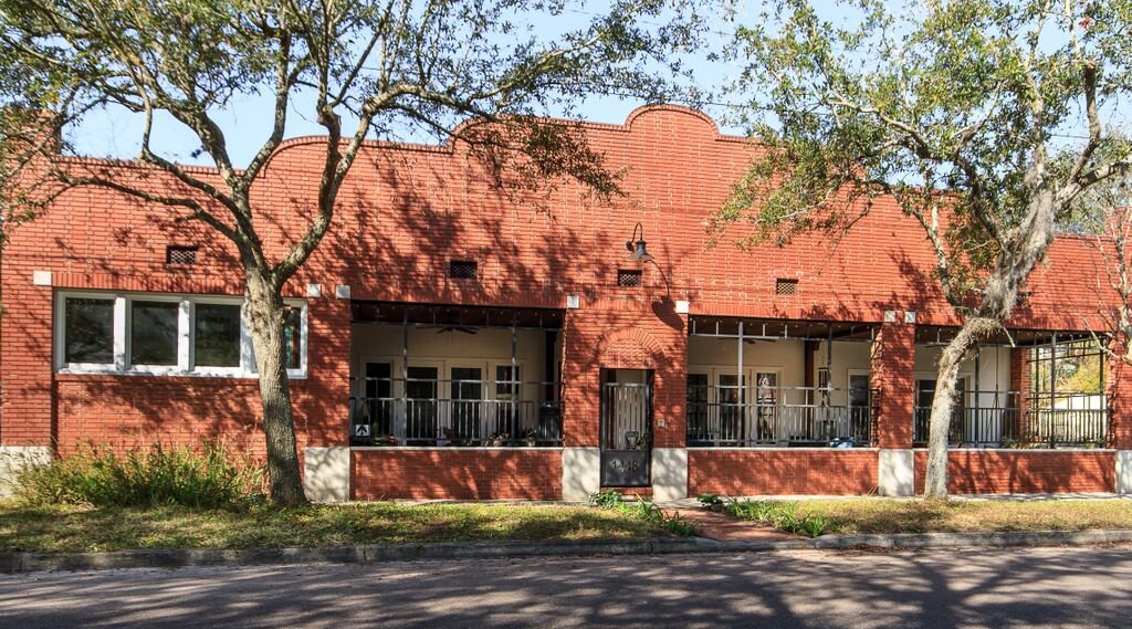 SPARJax's tweet image. This STUNNING home is unlike any you&apos;ve ever seen before. Originally a candy shop in 1928, it&apos;s been transformed! See this &amp;amp; other beautiful properties at the Historic Springfield Tour of Homes on May 19 &amp;amp; 20! Buy your *discounted* early bird tix now at springfieldtour.com