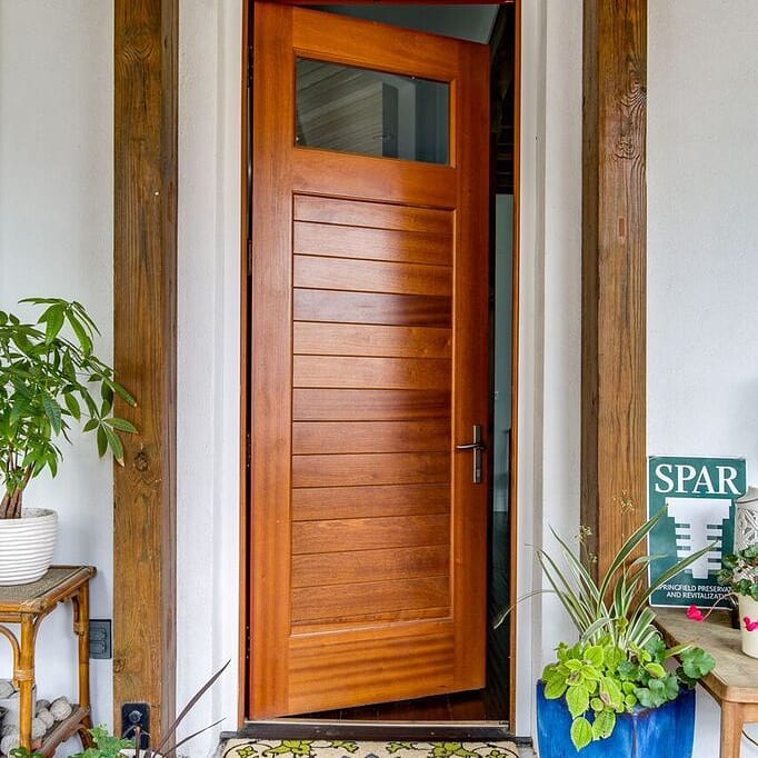 SPARJax's tweet image. This STUNNING home is unlike any you&apos;ve ever seen before. Originally a candy shop in 1928, it&apos;s been transformed! See this &amp;amp; other beautiful properties at the Historic Springfield Tour of Homes on May 19 &amp;amp; 20! Buy your *discounted* early bird tix now at springfieldtour.com